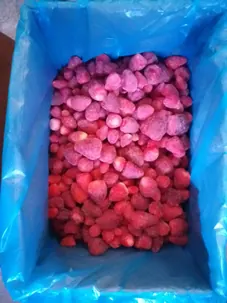Caixa com morangos IQF congelados